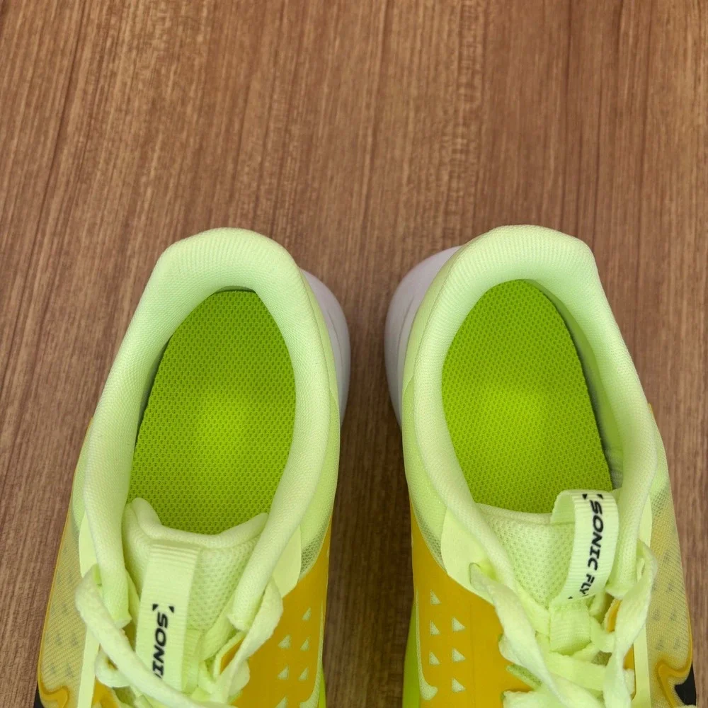 Nike Sonic Fly GS Kids Running Shoes 4Y Barely Volt FZ0017-700 New